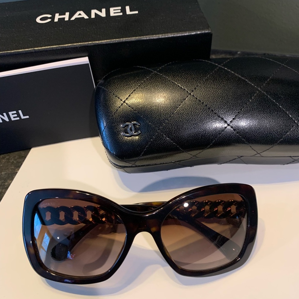 CHANEL Tortoise & Chain Link Women's Sunglasses - Picture 3 of 8
